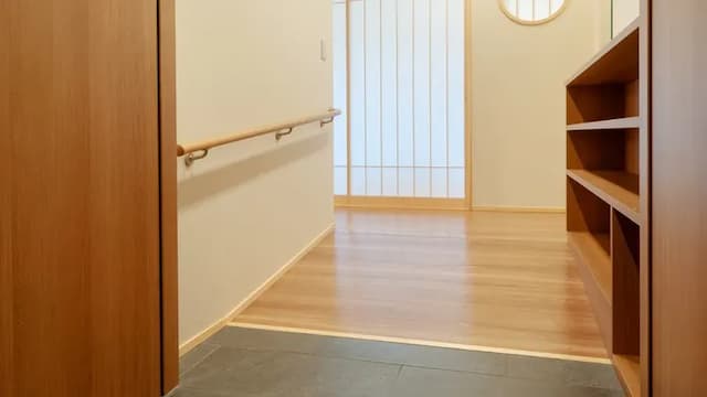 [Tensei Barrier-free Special Room] The interior of the guest room has a full flat design with no steps, and the entrance has a slope.