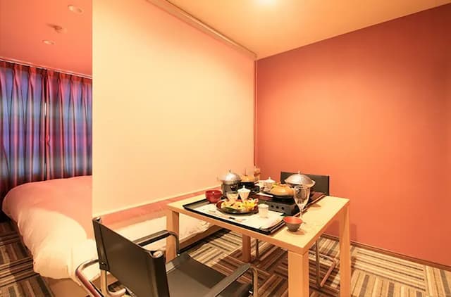 鬼怒川溫泉丸京旅館｜鬼怒川溫泉站徒步3分/大浴場/日光東照宮開車40分-〈火〉洋室雙床房｜用餐區、按摩椅【不挑房間】-4