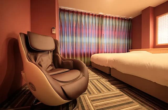 鬼怒川溫泉丸京旅館｜鬼怒川溫泉站徒步3分/大浴場/日光東照宮開車40分-〈火〉洋室雙床房｜用餐區、按摩椅【不挑房間】-3