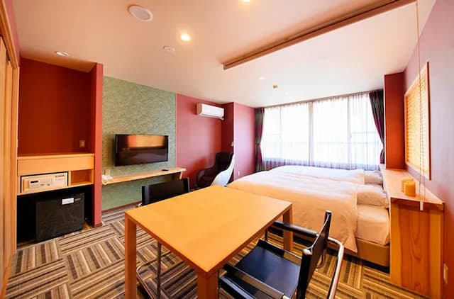 鬼怒川溫泉丸京旅館｜鬼怒川溫泉站徒步3分/大浴場/日光東照宮開車40分-〈火〉洋室雙床房｜用餐區、按摩椅【不挑房間】-1