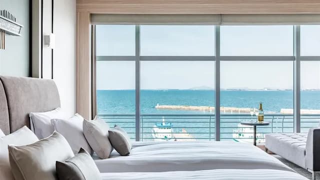 Premier luxury floor "Vista" twin view from the room image