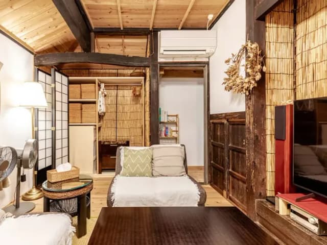 ・【一番裏座】大画面テレビやAVアンプ、フロントスピーカー完備。映画やゲームも楽しめます