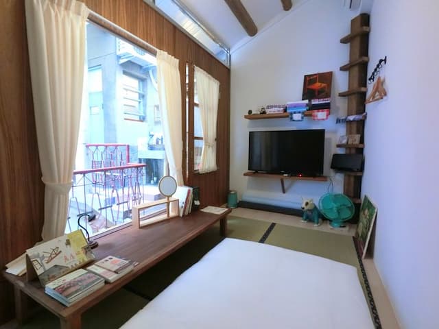 Thinking of the B&B｜The old house with the patio mixed with the western and the western, close to Shennong Street-Travel Alone in Garden Patio Room-5