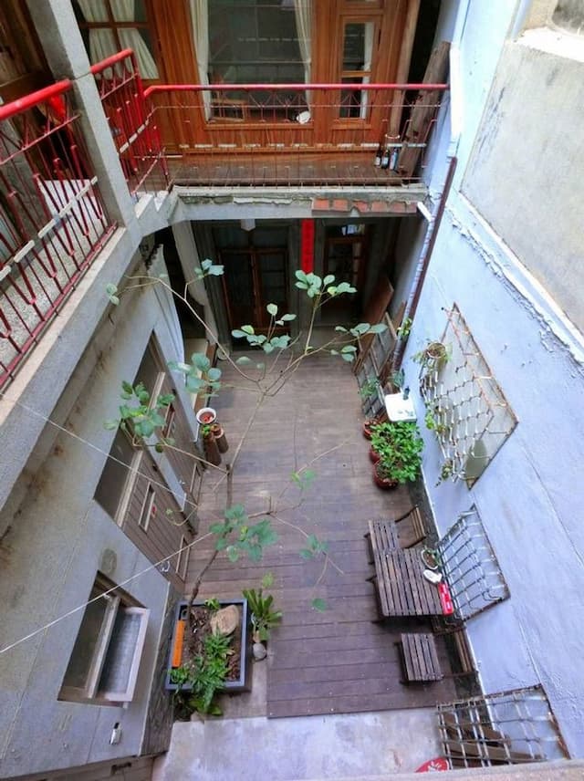 Thinking of the B&B｜The old house with the patio mixed with the western and the western, close to Shennong Street-Travel Alone in Garden Patio Room-9