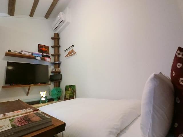 Thinking of the B&B｜The old house with the patio mixed with the western and the western, close to Shennong Street-Travel Alone in Garden Patio Room-2