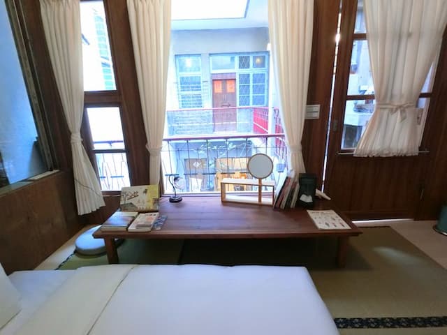 Thinking of the B&B｜The old house with the patio mixed with the western and the western, close to Shennong Street-Travel Alone in Garden Patio Room-3