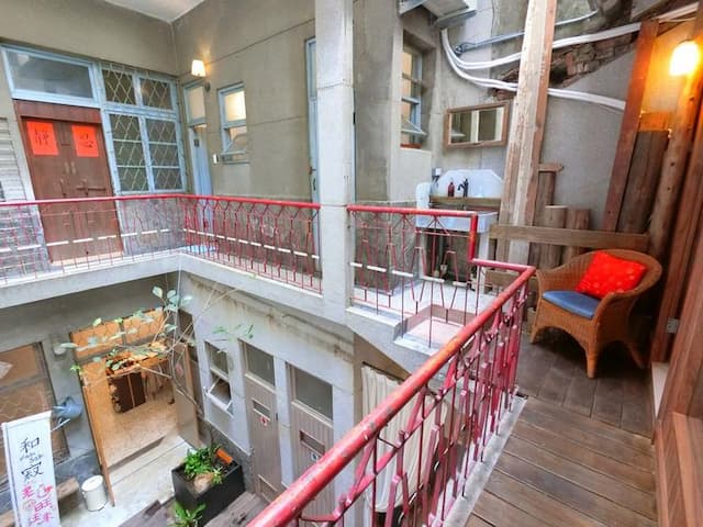 Thinking of the B&B｜The old house with the patio mixed with the western and the western, close to Shennong Street-Travel Alone in Garden Patio Room-6