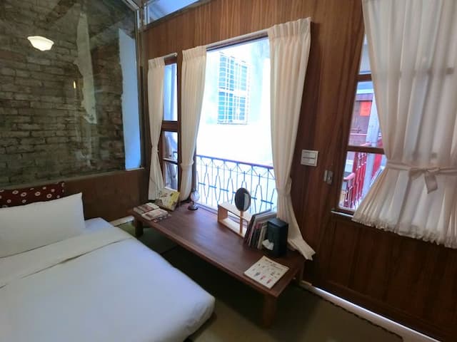 Thinking of the B&B｜The old house with the patio mixed with the western and the western, close to Shennong Street-Travel Alone in Garden Patio Room-4