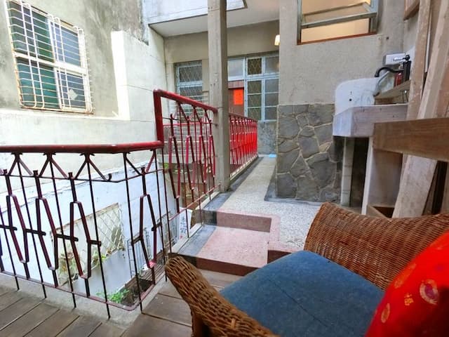 Thinking of the B&B｜The old house with the patio mixed with the western and the western, close to Shennong Street-Travel Alone in Garden Patio Room-8