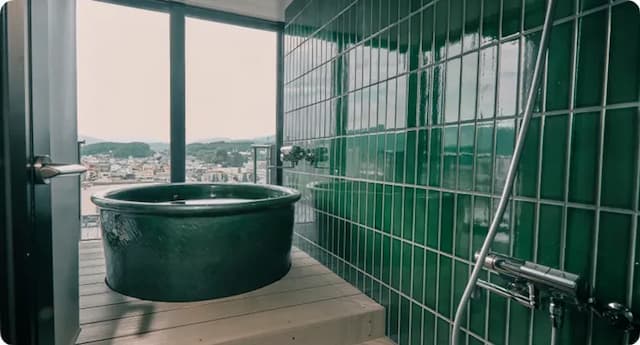 FAV LUX 飛驒高山｜高山站步行3分/方便至宮川朝市-上下舖床套房: 景觀衛浴【不挑房】-1