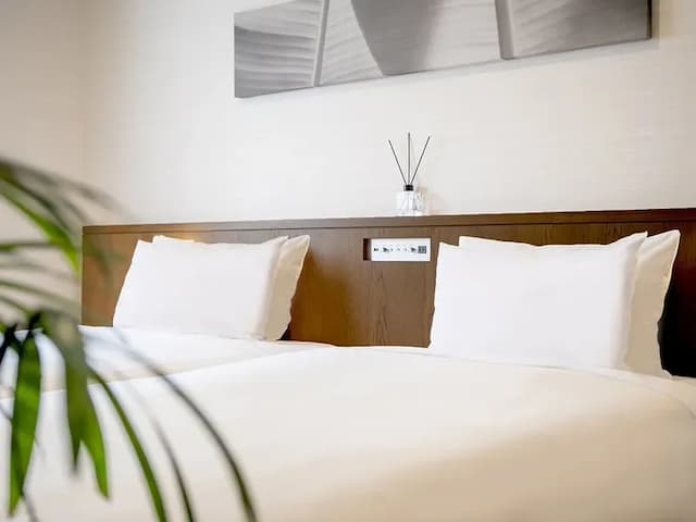 【ハリウッドツイン】ベッド同士がくっついたお部屋。カップル利用はもちろん、お子様の添い寝も安全に♪