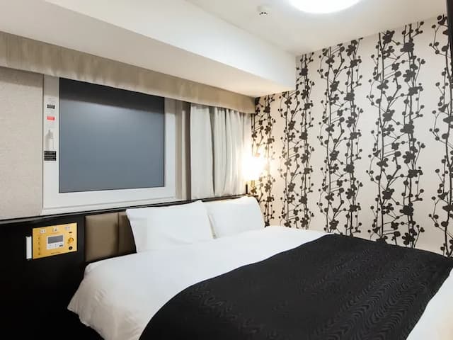 スーペリアルーム（広さ14㎡／ベッド1台／ベッド幅180cm）