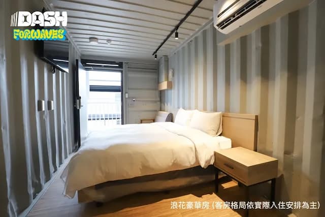 Dash Forwaves-Deluxe Double Room-3