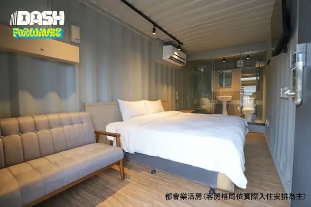 Dash Forwaves-Deluxe Double Room-2