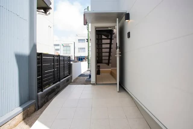 入口　ドアを開けた様子です