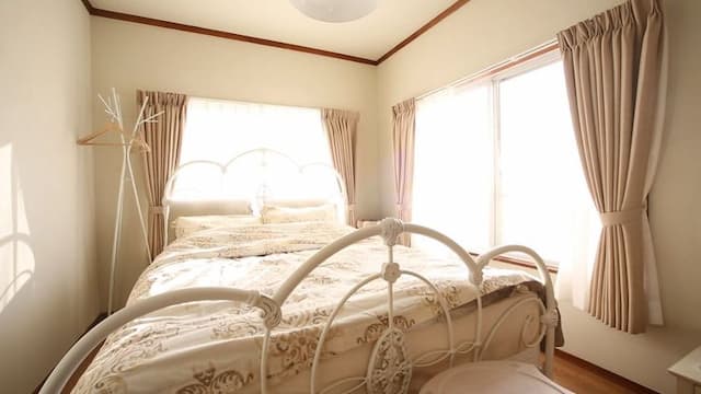 洋室（クイーンサイズ）