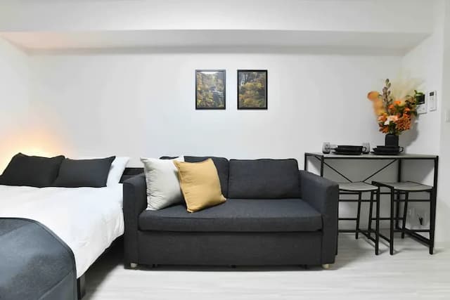 FL民宿 日本橋｜浪速區/車站步行6分/1 至 4 人/一線直達京都/40 吋電視+Netflix-位於大阪充滿活力的浪速區的舒適公寓，車站步行6分鐘，可供 1 至 4 人入住，配備 40 吋電視（可收看 Netflix）-5