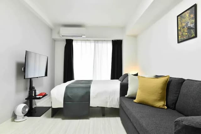 FL民宿 日本橋｜浪速區/車站步行6分/1 至 4 人/一線直達京都/40 吋電視+Netflix-位於大阪充滿活力的浪速區的舒適公寓，車站步行6分鐘，可供 1 至 4 人入住，配備 40 吋電視（可收看 Netflix）-1