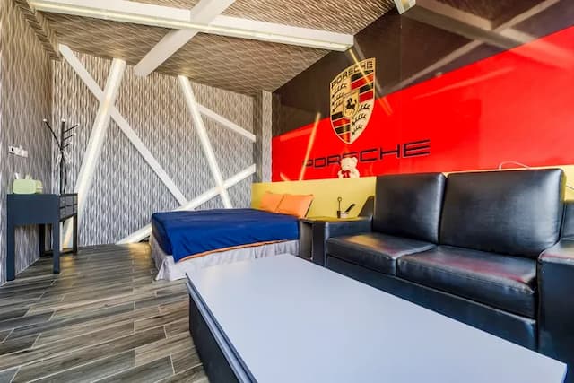 Happiness Romantic B&B-Standard Quadruple Room（Porsche）-3