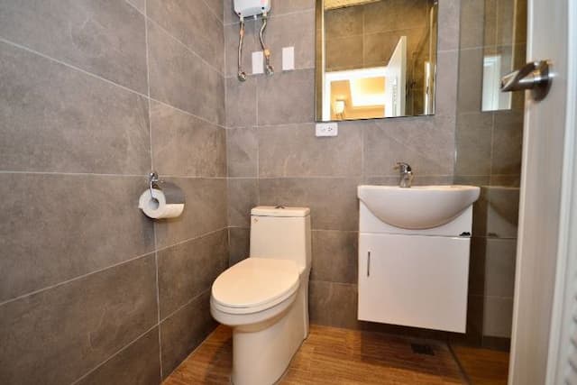 Feng Chia. Music Mu Lè mù-Family Room - 6 Adults-9