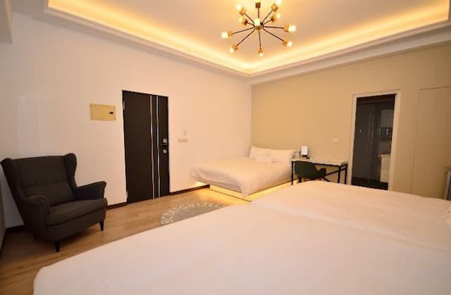 Feng Chia. Music Mu Lè mù-Family Room - 6 Adults-2