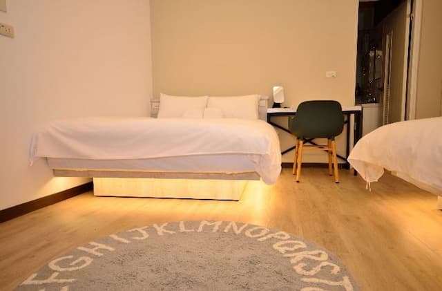 Feng Chia. Music Mu Lè mù-Family Room - 6 Adults-4