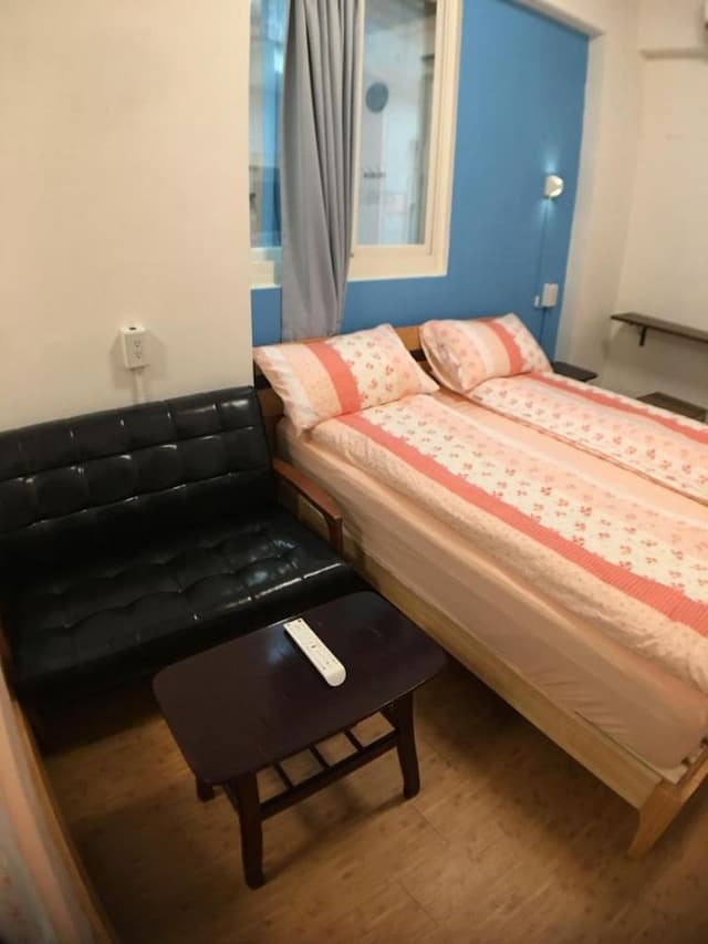 Small corner Star B & B-Quadruple Room with Shared Bathroom 2 Bed-3
