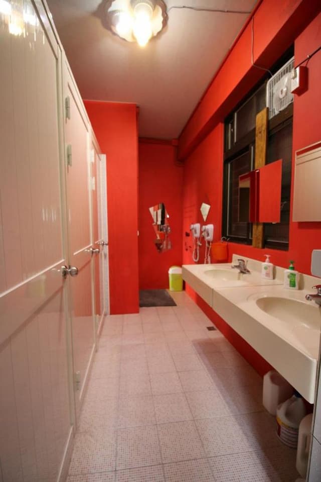 Small corner Star B & B-Quadruple Room with Shared Bathroom 2 Bed-5