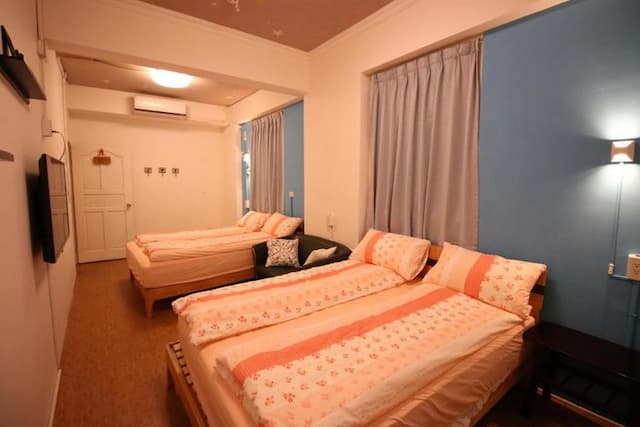 Small corner Star B & B-Quadruple Room with Shared Bathroom 2 Bed-2