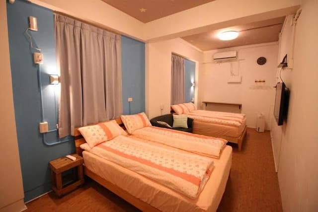 Small corner Star B & B-Quadruple Room with Shared Bathroom 2 Bed-1