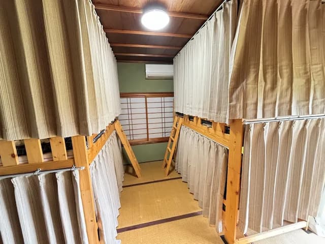 各ベッドは半個室