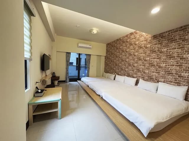 日沐澄旅-陽台溜滑梯六人房-1