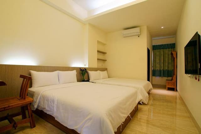 Happiness Light House-101 quadruple room-3