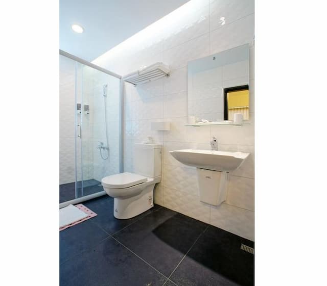 Happiness Light House-101 quadruple room-6