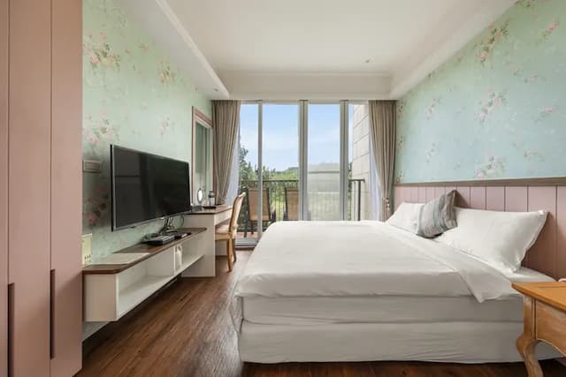 墾丁後灣 南法風情海景民宿｜近海洋生物博物館-豪華雙人房-附浴缸-1