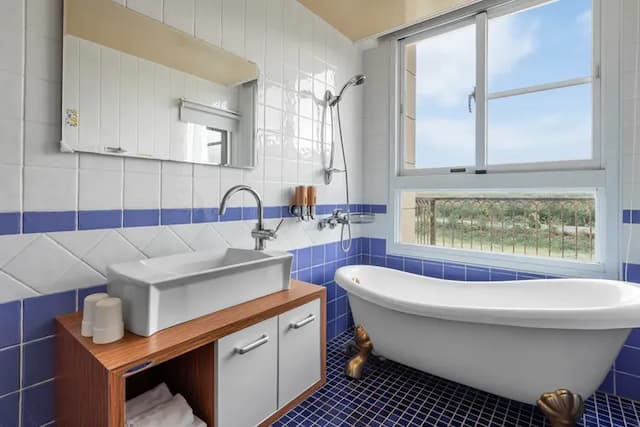 墾丁後灣 南法風情海景民宿｜近海洋生物博物館-豪華雙人房-附浴缸-13