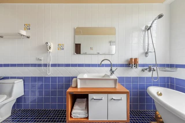 墾丁後灣 南法風情海景民宿｜近海洋生物博物館-豪華雙人房-附浴缸-12