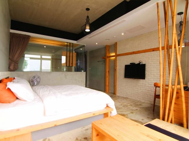 禾田旅宿-禾風2人房-附陽台.浴缸(夜景)-3