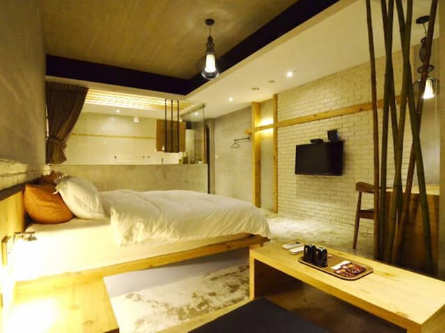 禾田旅宿-禾風2人房-附陽台.浴缸(夜景)-4