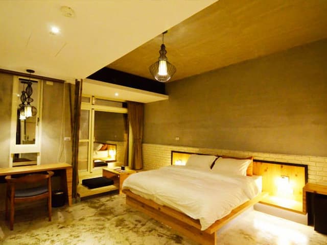 禾田旅宿-禾風2人房-附陽台.浴缸(夜景)-1