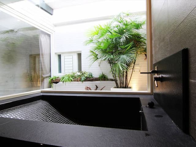 禾田旅宿-禪風4人房-附陽台.浴缸(夜景)-2