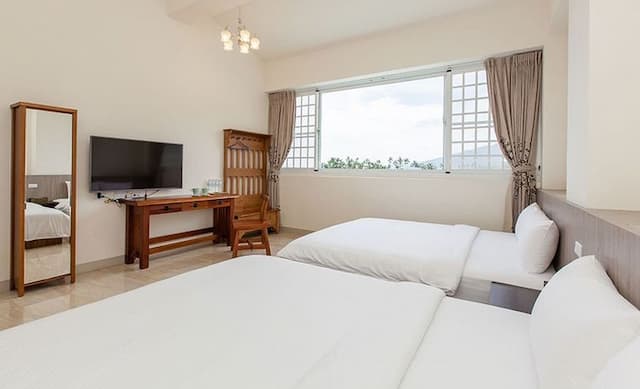 Happiness Light House-202 four person room-6