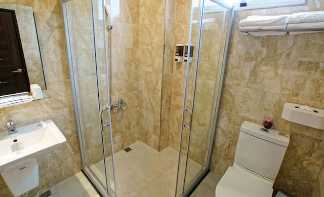 Happiness Light House-102 four-person room-6