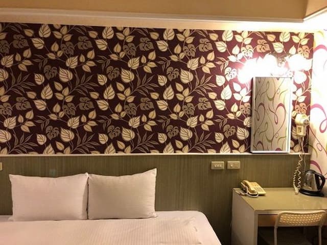 台北西門儷萊飯店-精緻雙人-有窗-3