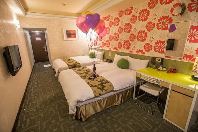 台北西門儷萊飯店-精緻雙床-有窗-2