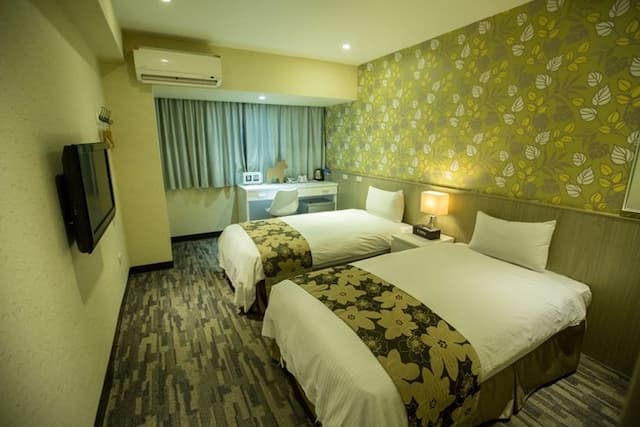 台北西門儷萊飯店-精緻雙床-有窗-6