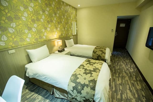 台北西門儷萊飯店-精緻雙床-有窗-5