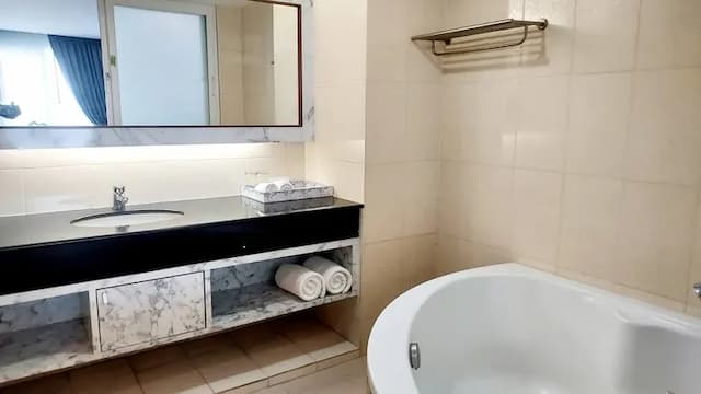 Saisawan Beach Resort Pattaya-Deluxe Sea View-13