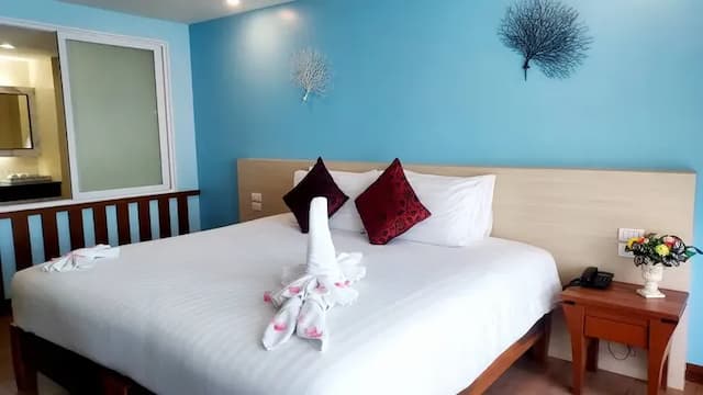 Saisawan Beach Resort Pattaya-Deluxe Sea View-9