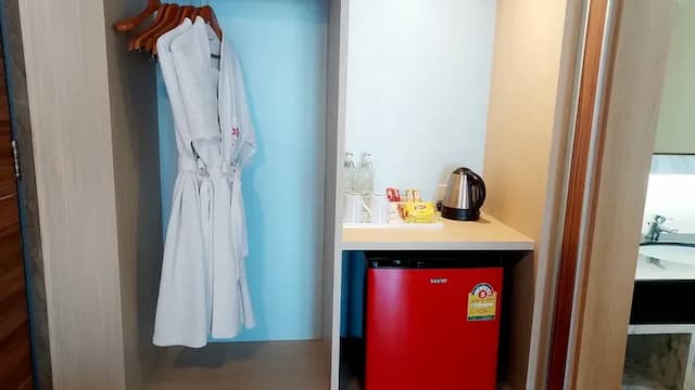 Saisawan Beach Resort Pattaya-Deluxe Sea View-11